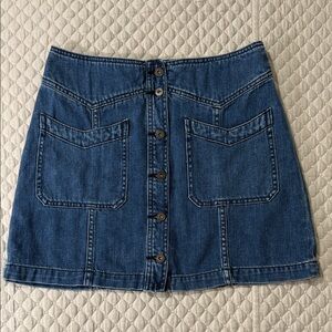 Free People Button-Front Denim Mini Skirt in Blue perfect for Spring Excellent